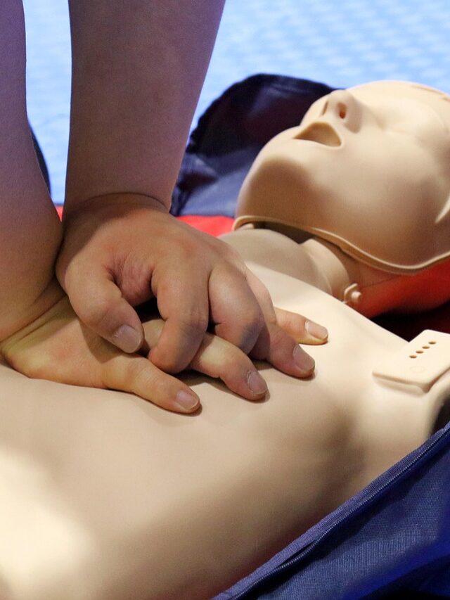 how to handle cardiac arrest emergency step by step ?